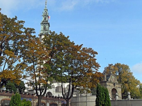 Widok na Jasną Górę z ulicy Klasztornej