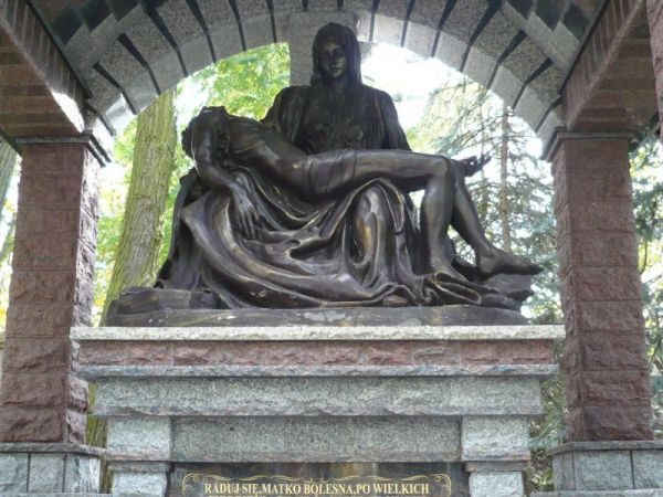Pieta nie daleko kościoła Św. Doroty.