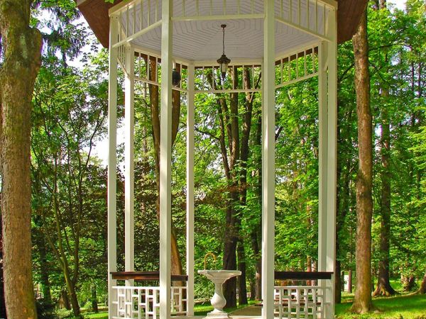 Polanica-Zdrój  Park  Altanka ze źródłem wody mineralnej