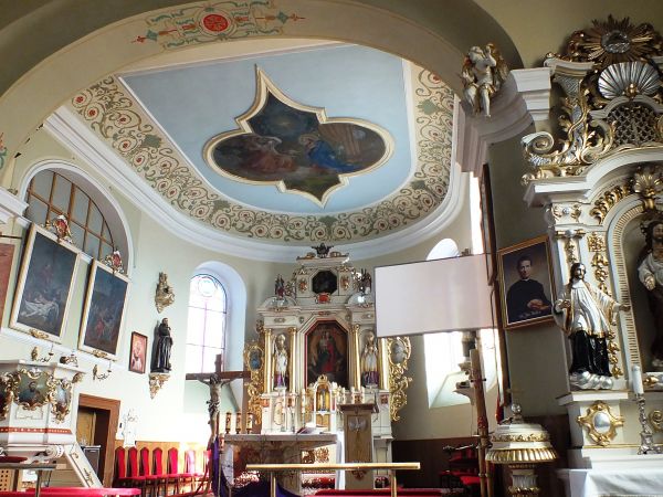 ołtarz główny kościoła p.w Narodzenia NMP