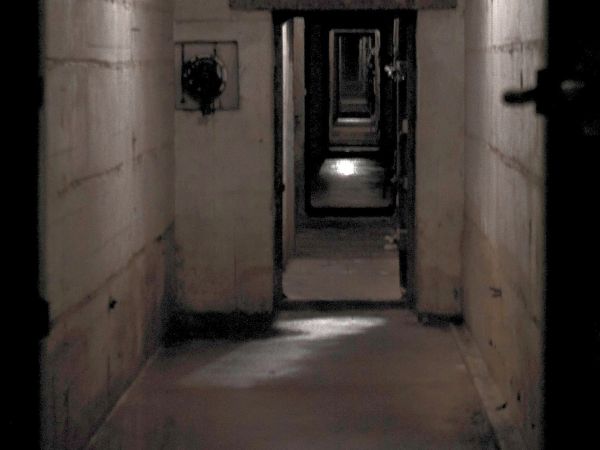 W roku 1940 na Podkarpaciu rozpoczęto budowę kwatery sztabowej dla Hitlera pod nazwą " Anlage Sud " . Drugą " Anlage Mittel " budowano w rejonie Tomaszowa Mazow