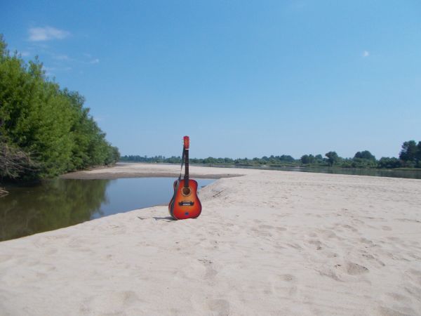 Lato ,lato ,lato czeka - razem z latem czeka rzeka .....