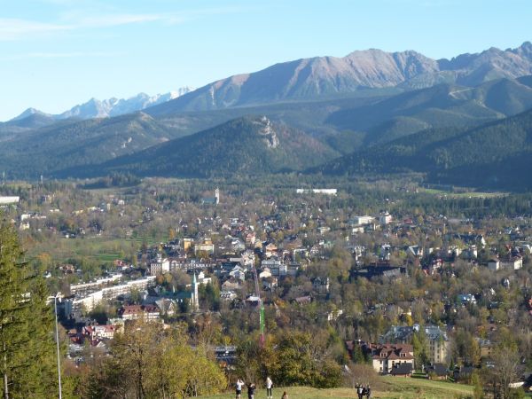 Zakopane.Widok na miasto i Tatry.