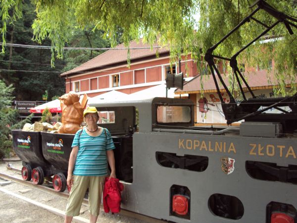 pełne wagoniki - wypasiony urobek, no ale gościu tam posadzony i czuwa nad plonu bezpieczeństwem...