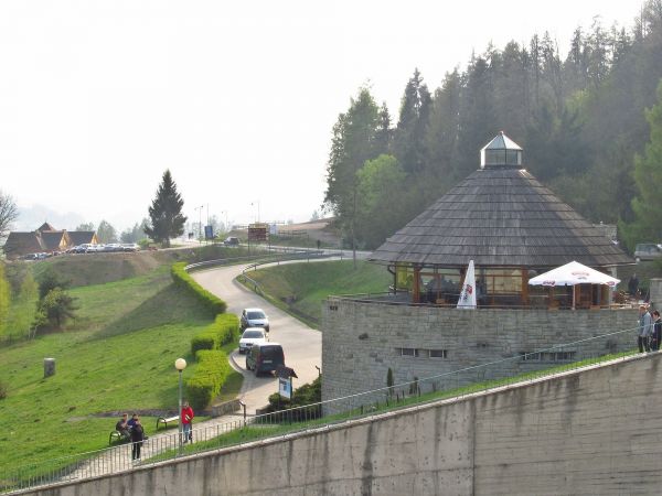 Teren przy parkingu pod tamą