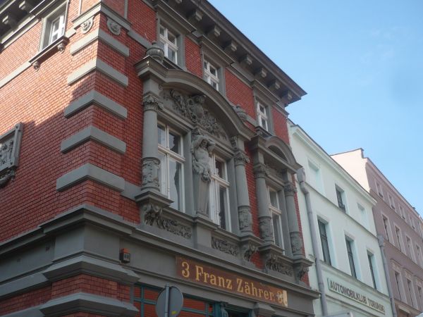 w Toruniu wiele zabytkowych kamienic to  kilka z nich