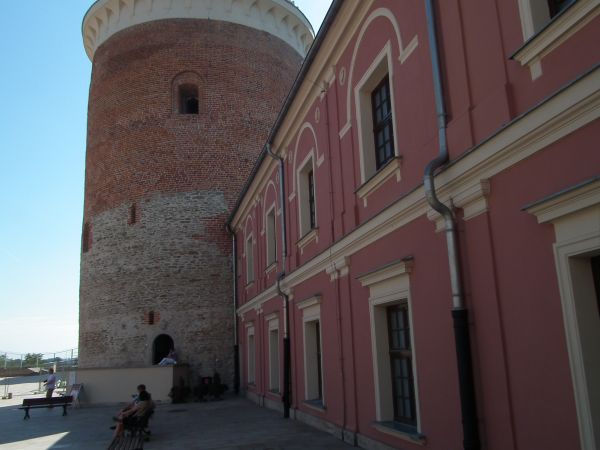 Baszta na zamku Lubelskim - zabytek sztuki romańskiej. Basztę wzniesiono około połowy XIII wieku w formie cylindrycznej.