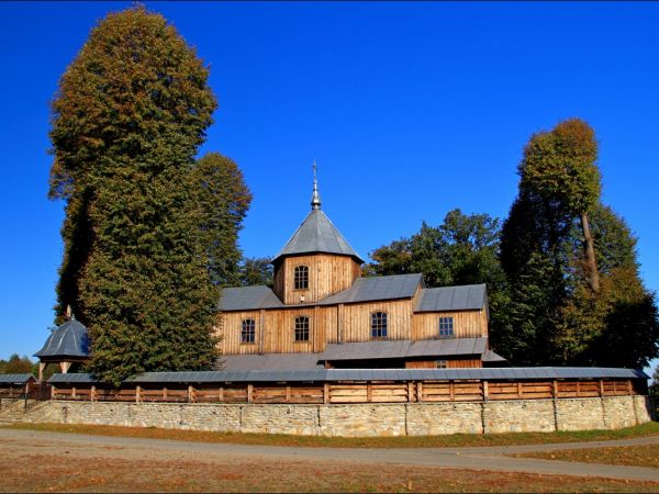 Cerkiew Opieki Matki Bożej w Młynach. Wybudowana pod koniec XVII wieku.  Obecnie Kościół filialny rzymskokatolickiej parafii w Korczowej. W latach 1852-70  prob