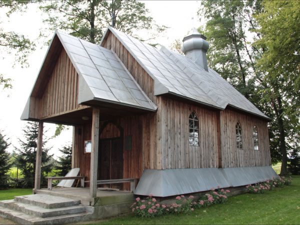 Leszno do 1977 roku nosiło nazwę Poździacz . Cerkiew Trójcy Świętej w Lesznie – drewniana filialna cerkiew greckokatolicka . Została zbudowana w 1857. Obecnie (