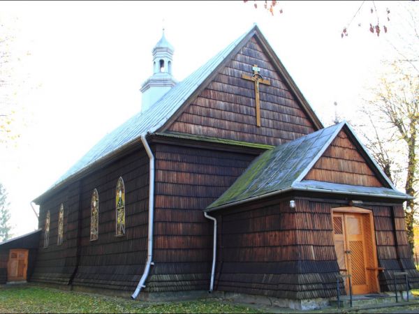 Drewniany kościół pw. śś. Piotra i Pawła w Medyce . Wybudowany w 1607 roku. W 1850 r. gruntownie przebudowany. W 1880 r. zmodyfikowano bryłę kościoła poprzez "