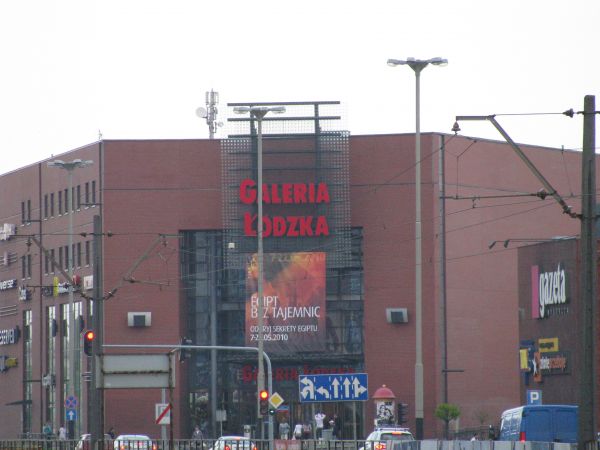 Galeria Łódzka w zabytkowej hali fabrycznej w centrum Łodzi