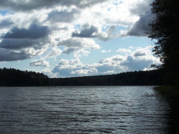 niebo na jeziorem Sosno
