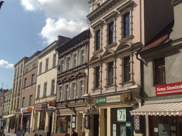 Zabytkowe kamienice na deptaku ( ul. Wojska Polskiego)