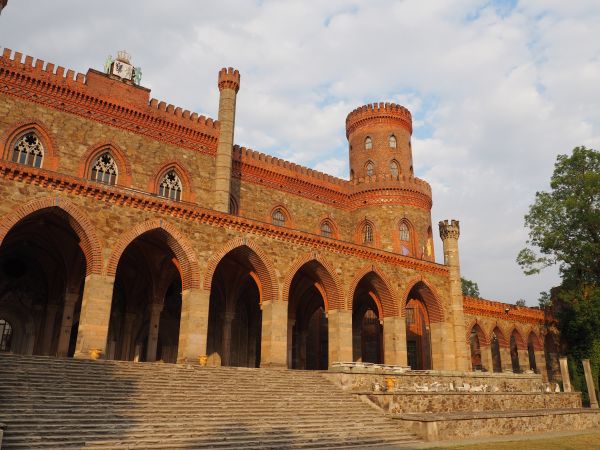 są perełki Dolnego Śląska - w tym temacie : Pałac Królewny Marianny Orańskiej, jest udostępniony dla ruchu turystycznego - do zwiedzania, toteż podziwiajmy i po
