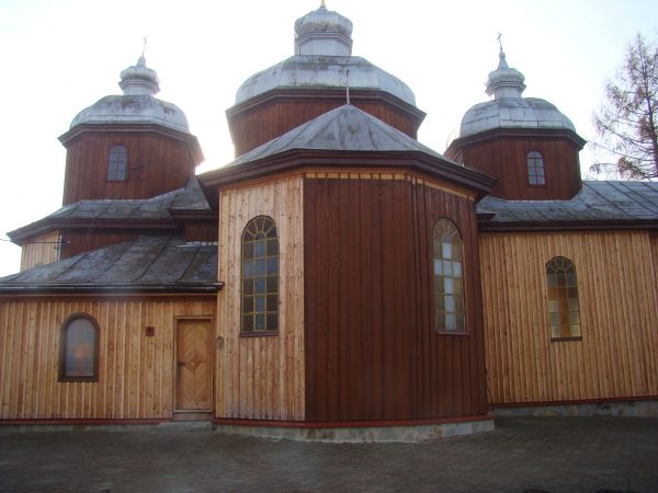 kościół pw. św.św. Piotra i Pawła - tak od 1946 roku, wcześniej: cerkiew gr.-kat. pw. św. Jerzego, z 1873r., w stylu bizantyńskim.