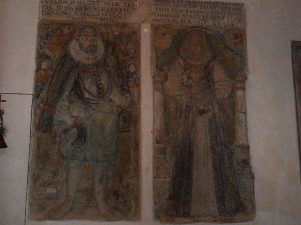 Epitafia wewnątrz kościoła