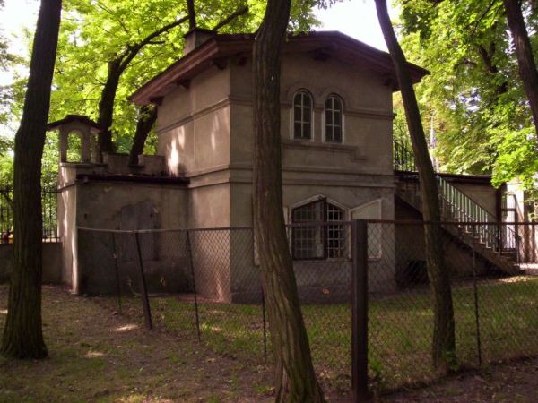 Element architektoniczny w koneckim parku - "Domek wnuczętów" z 1825 roku wg projektu Franciszka Marii Lanciego