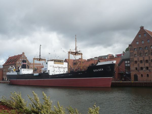 Nad Motławą zacumował statek muzeum.