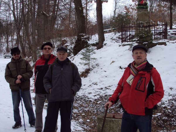 W obrębie niedoszłego zdroju znajduje się pięć źródeł: Jadwiga, Józef, Julian, Marcin i Mieczysław. Jest też ujęcie wody pitnej. Na zboczu kotlinki stoi figurka