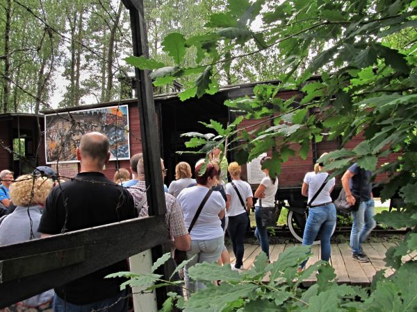 Pociąg z symbolami sowieckimi