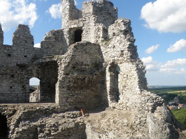 Zamek OGRODZIENIEC **** http://www.zamek-ogrodzieniec.pl/ **** http://zamki.net.pl/zamki/podzamcze/podzamcze.php **** Zamek Ogrodzieniec znajduje się w Podzamcz