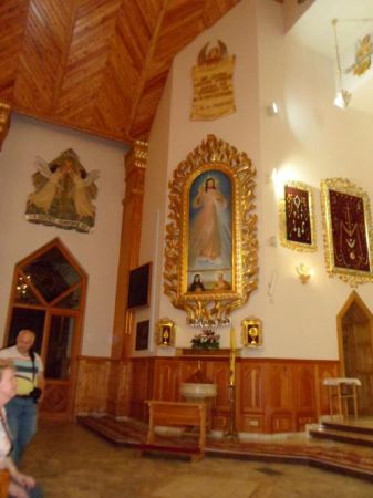 ołtarz boczny Jezu Ufam Tobie i Apostołowie Bożego Miłosierdzia - św. Faustyna i sługa boży Jan Paweł II.