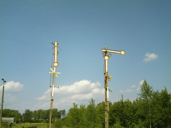 Semafory które nie jedno widziały,dzisiaj odprawiają pociągi sezonowe do Łeby.