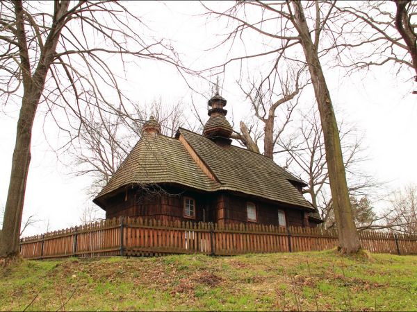 Drewniana cerkiew greckokatolicka p.w. Narodzenia NMP w Łodzinie. Zbudowana w 1743 roku. Obecnie filialny kościół rzymskokatolicki .