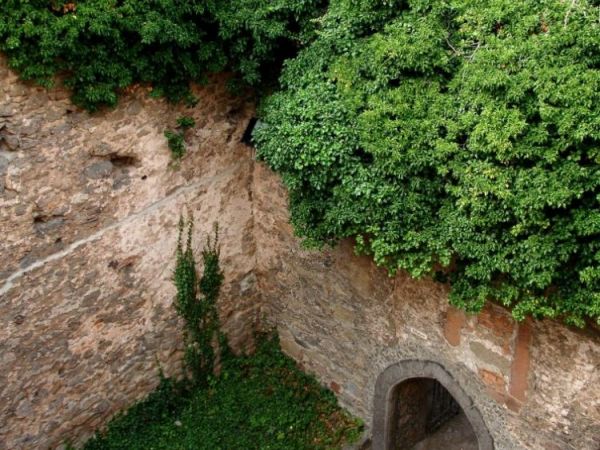 Zamek Chojnik (Jelenia Góra-Sobieszów) – zbudowany w 1364. W 1392 r. zamek otrzymuje od księżnej Agnieszki  (z piastowskiej linii świdnicko-jaworskiej) ry