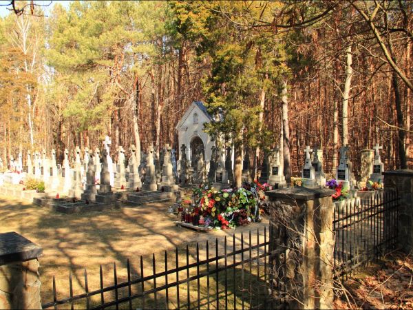 Bazylika Zwiastowania NMP w Leżajsku – wzniesiona w miejscu, gdzie według tradycji ukazała się w 1590 roku Tomaszowi Michałce Matka Boska. Sprawują nad nią opie