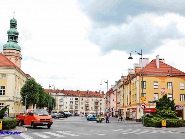 MIASTO OŁAWA JEST SIEDZIBĄ DWÓCH GMIN ( miejskiej i wiejskiej) ORAZ POWIATU ZIEMSKIEGO