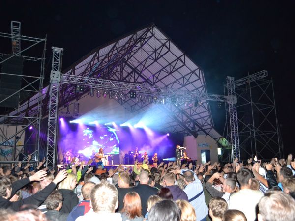 „Koncertowe Lato”  Jest to impreza cykliczna odbywająca się 23 lipca na imprezę są zapraszane gwiazdy grające przeróżną muzykę. Do tej pory występowały takie gw