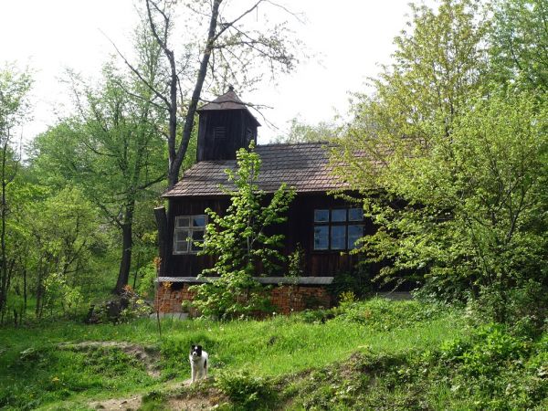 Zabytkowa strażnica pożarna na roli Pieronówka .