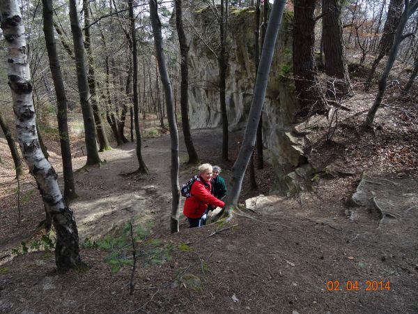 przemierzanie szlaków, których program "nasycony" rezerwatami przyrody, parkami krajobrazowymi czy też pomnikami przyrody - wymaga poświęceń, "ale z bliska lepi