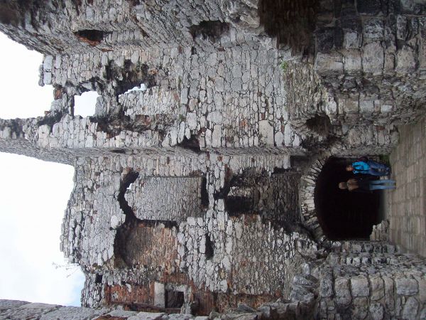 Zamek Ogrodzieniec – ruiny średniowiecznego zamku leżącego w Jurze Krakowsko-Częstochowskiej wzniesionego w XIV-XV wieku przez ród Włodków Sulimczyków, później