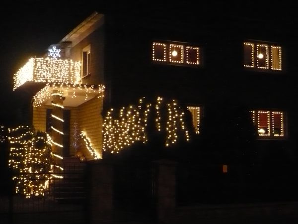 Iluminacja świetlna jednego z domów przy ul.Kordeckiego  215r.