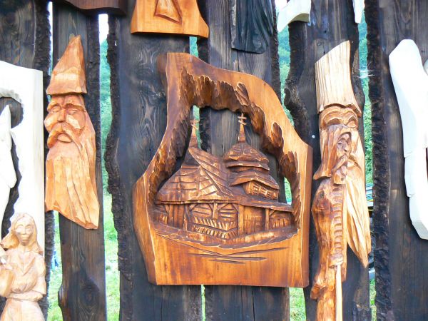 Prace miejscowego artysty.