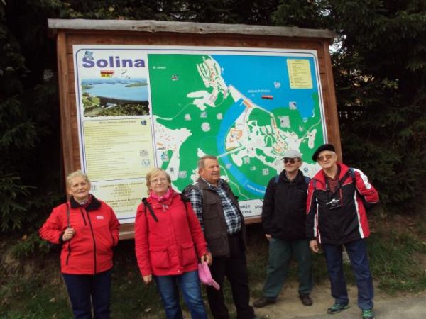 przy potężnej mapie na planszy tzw. witacza - przed wejściem na deptak z kramami.