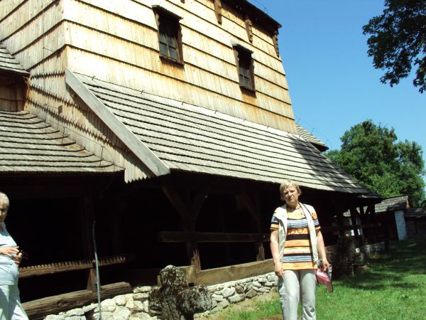soboty okalające bryłę cerkwi pw. św. Paraskewy - Paraszka, góra trudna do zdobycia "piramidalna" zaś ona była córką księcia ruskiego Świętosława, panującego na