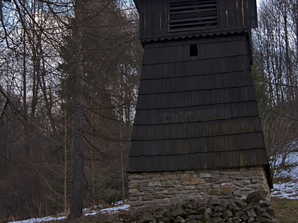 Milik-Drewniana cerkiew  pw. św. św. Kosmy i Damiana, drewniana dzwonnica