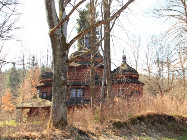 Drewniana cerkiew greckokatolicka pw. św. Dymitra w Piątkowej. Zbudowana przed 1732 rokiem. Świątynia w Piątkowej należy do nielicznych na terenie południowo-ws