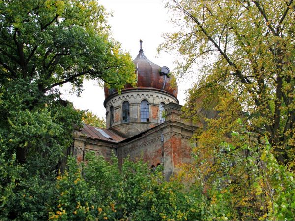 Zrujnowana , murowana cerkiew greckokatolicka , wybudowana w 1904 r. w stylu nowobizantyjskim w Starym Dzikowie. W 2007 r. w jej plenerach kręcono film A. Wajdy