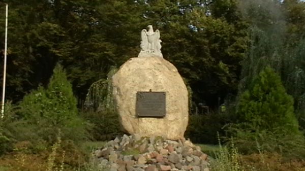 W HOŁDZIE ORLĘTOM LWOWSKIM
W 75 ROCZNICĘ WALK O 
POLSKOŚĆ LWOWA1918 - 1920
Społeczeństwo Ziemi Gorzowskiej.   Listopad 1993