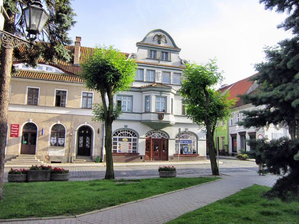 Resze,Stare Miasto,Rynek-widok na kamienicę Apteka Pod Orłem 2012-07-02