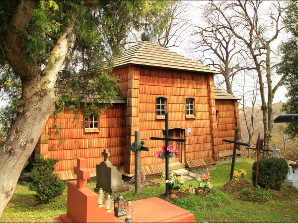 Cerkiew Wniebowstąpienia Pańskiego w Kruhelu Wielkim . Jest jedną z najstarszych cerkwi w Polsce. Wybudowana na pewno przed 1630 rokiem.