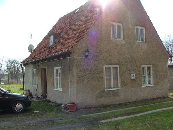 Dom ogrodnika,kiedyś położony wśród wielu szklarni,inspektów i dorodnych warzyw.