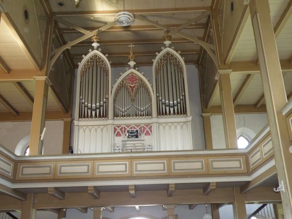 Wnętrze kościoła w Smolnej