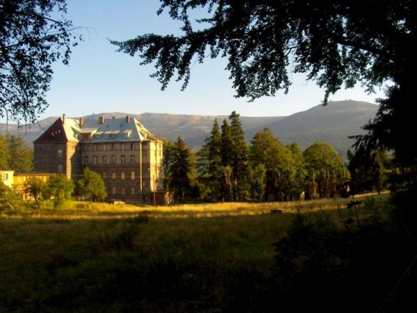 Poniemieckie sanatorium z przejściami podziemnymi. Mieszkam na przeciwko:-) Więcej moich zdjęć na http://picasaweb.google.com/janek.fedorowicz