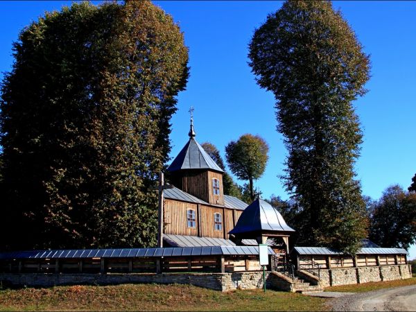 Cerkiew Opieki Matki Bożej w Młynach. Wybudowana pod koniec XVII wieku.  Obecnie Kościół filialny rzymskokatolickiej parafii w Korczowej. W latach 1852-70  prob