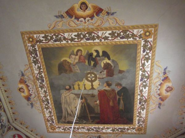 polichromia sufitowa - bogactwo treści religijno-biblijnych.